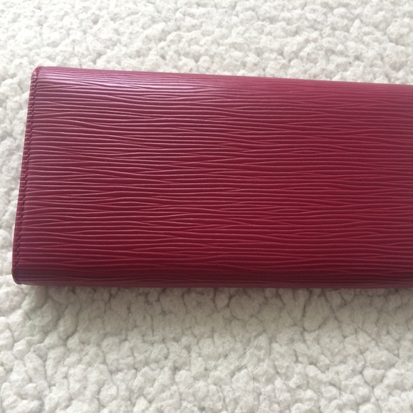 Louis Vuitton Fuchsia Epi Leather Sarah Wallet - Picture 5 of 14